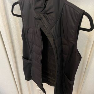 Lululemon black run vest size 8